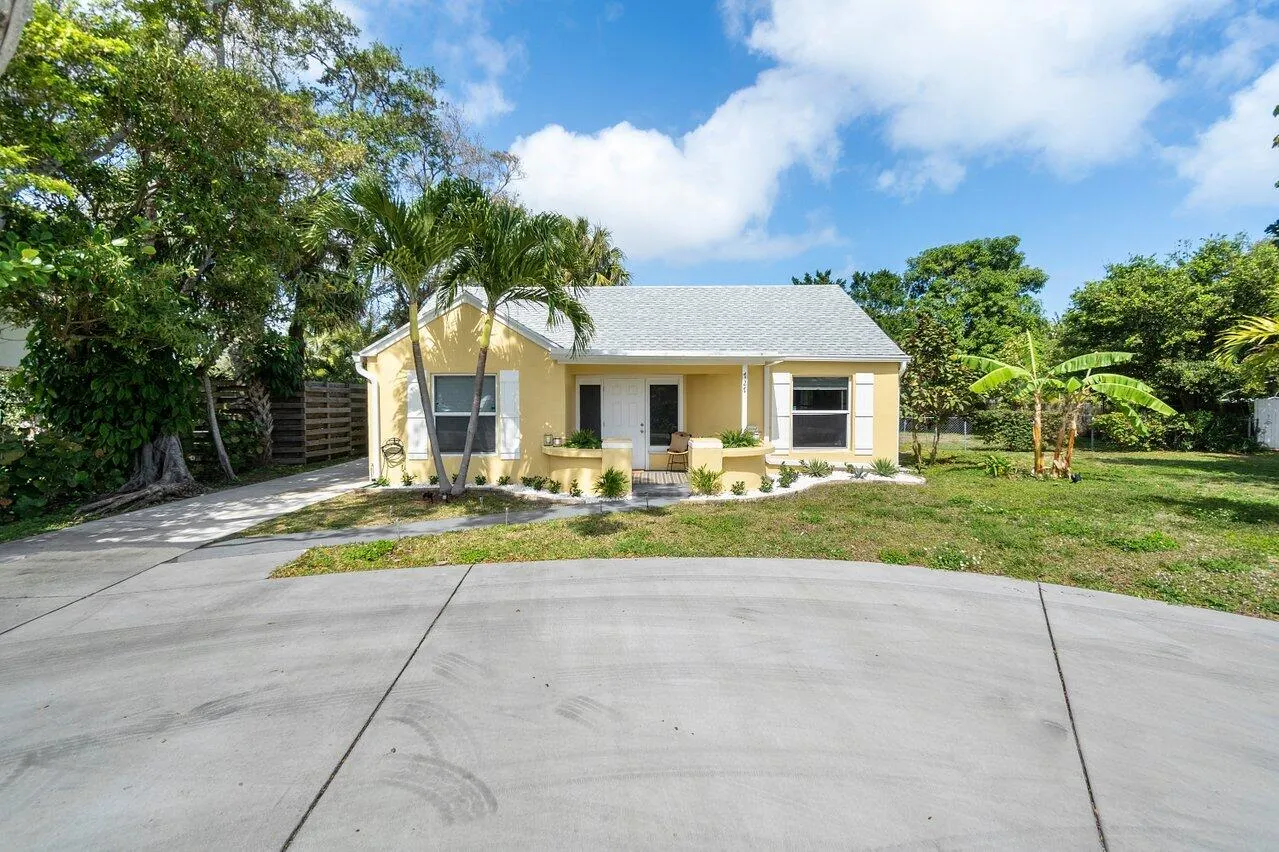 005-727SouthLakeDrive-Lantana-FL-33462-S