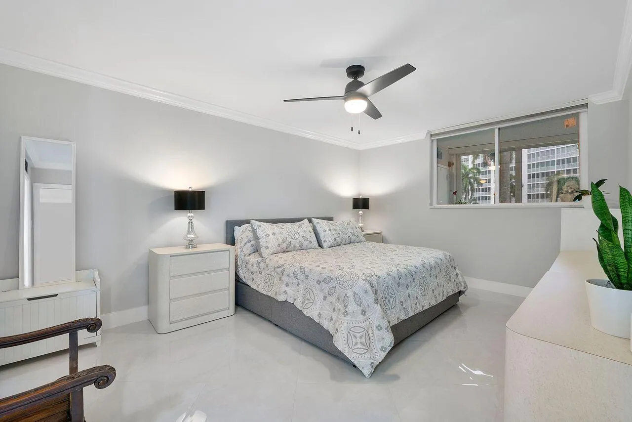 3300_S_Ocean_Blvd_u317_003