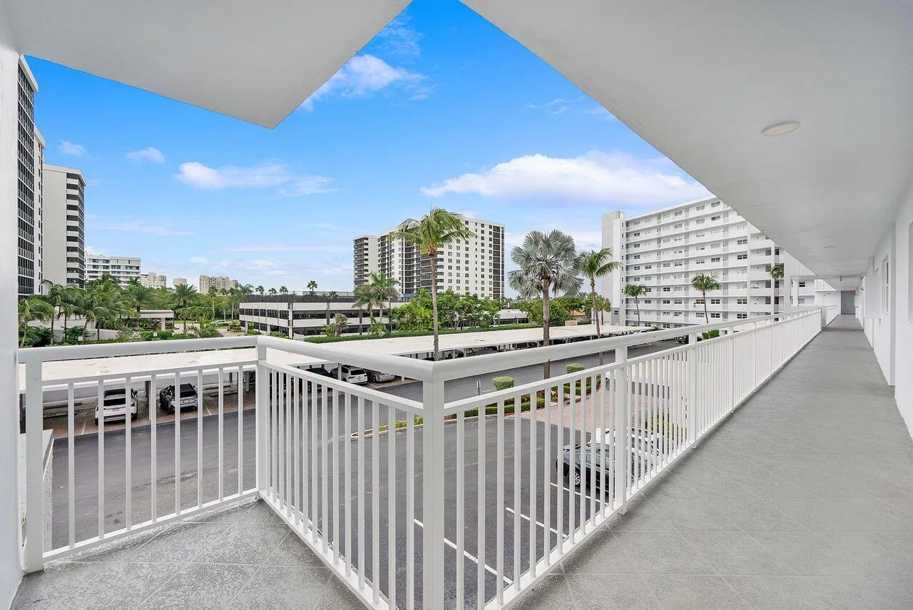 3300_S_Ocean_Blvd_u317_031