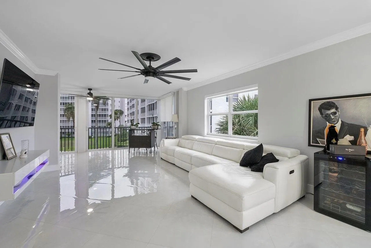 3300_S_Ocean_Blvd_u317_017