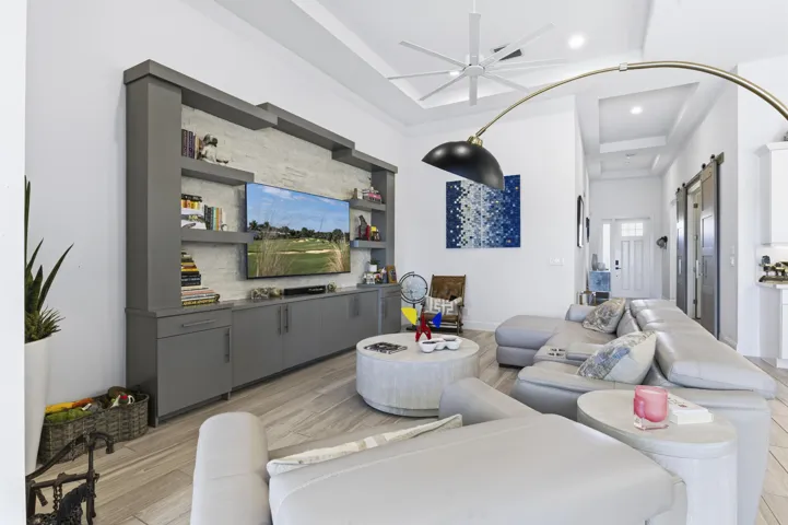 9921_Regency_Way_WPB_2_002