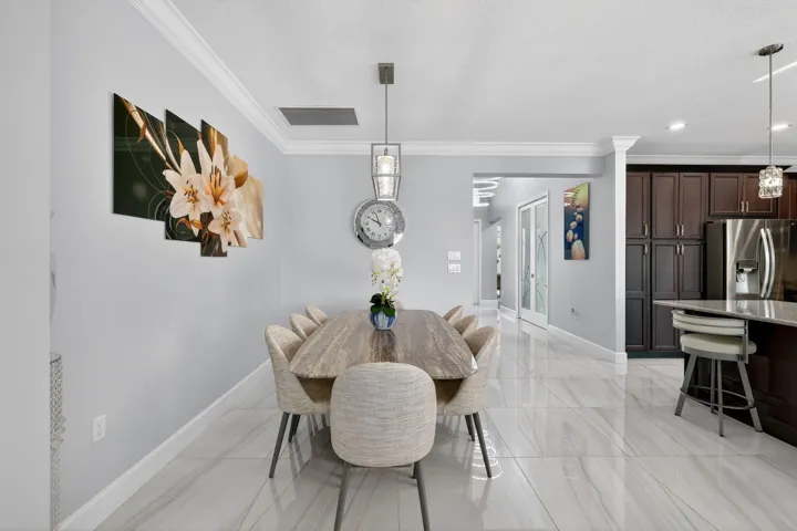 FORMAL DINING AREA