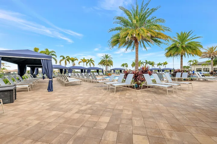 VALENCIA CAY CLUB
