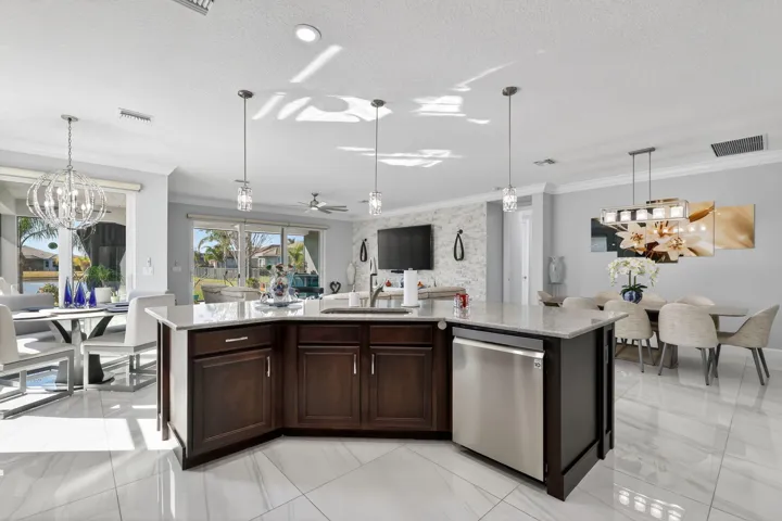 LARGE KITCHEN ISLAND