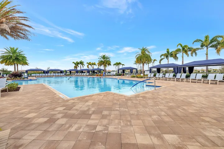 VALENCIA CAY CLUB
