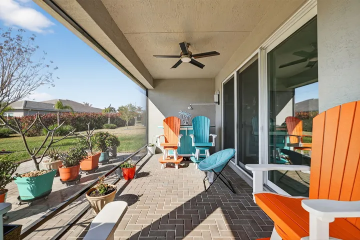 LARGE SCREENED IN PATIO