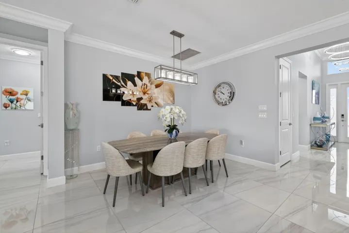 FORMAL DINING AREA
