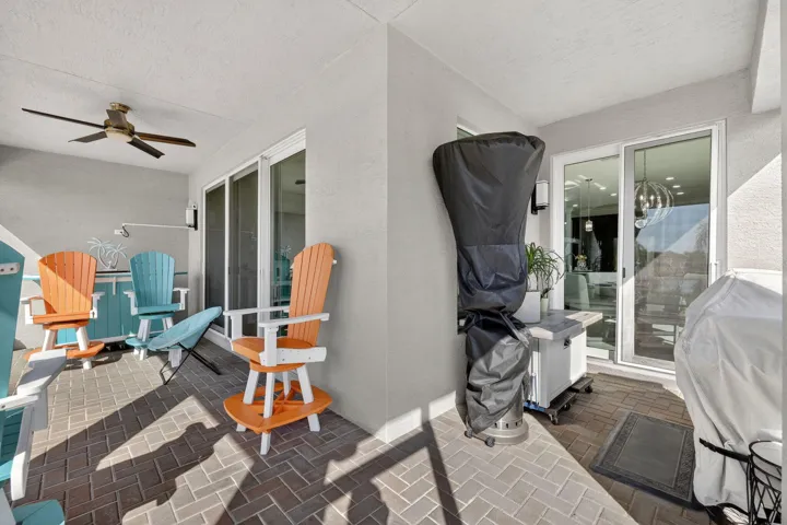 LARGE SCREENED IN PATIO