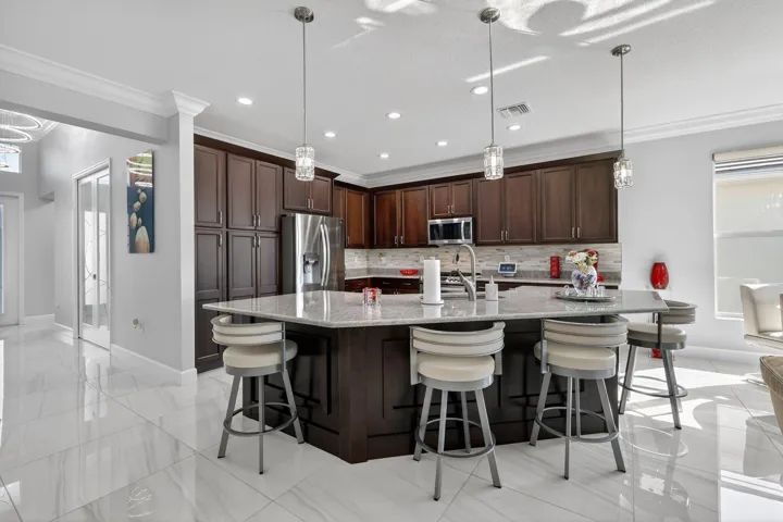 LARGE KITCHEN ISLAND