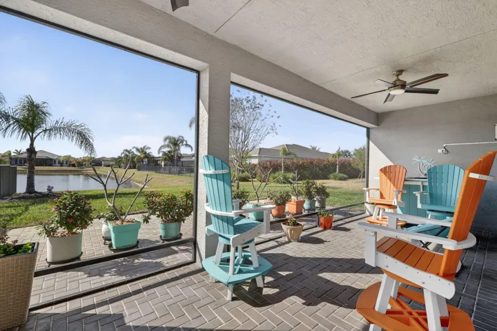 LARGE SCREENED IN PATIO