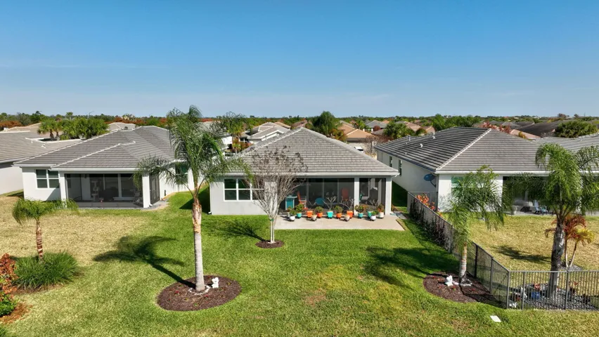LARGE YARD ROOM FOR A POOL
