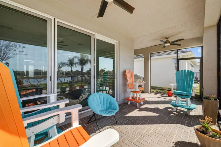 LARGE SCREENED IN PATIO