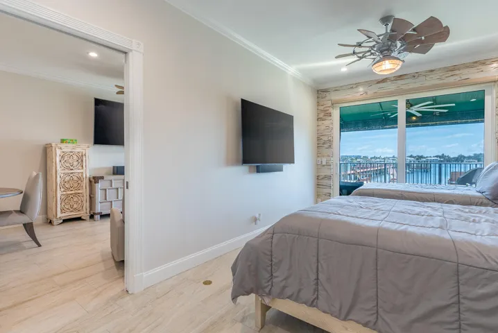 Fully furnished condo!