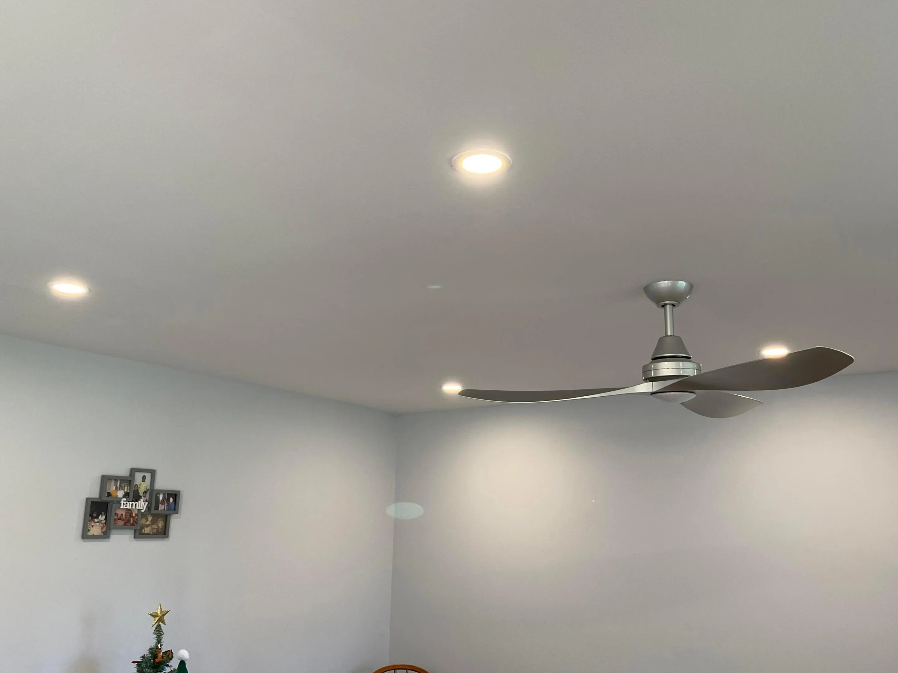 skim coated ceilings with recessed lighting