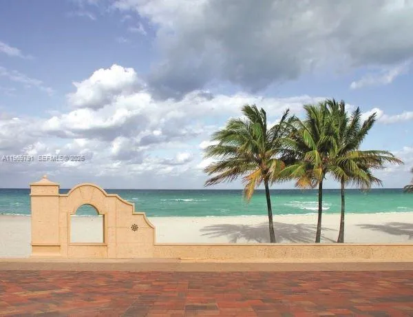 HOLLYWOOD BEACH