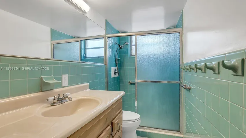 GUEST BATH - tub and shower