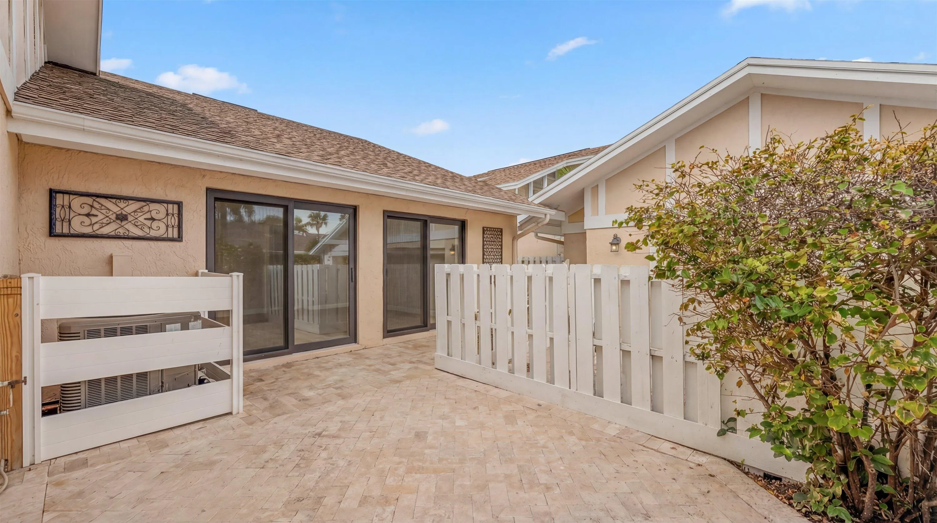 17-3733 Cape Pointe Cir