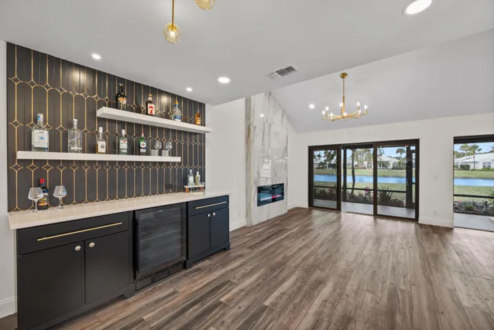 Bar/Living room