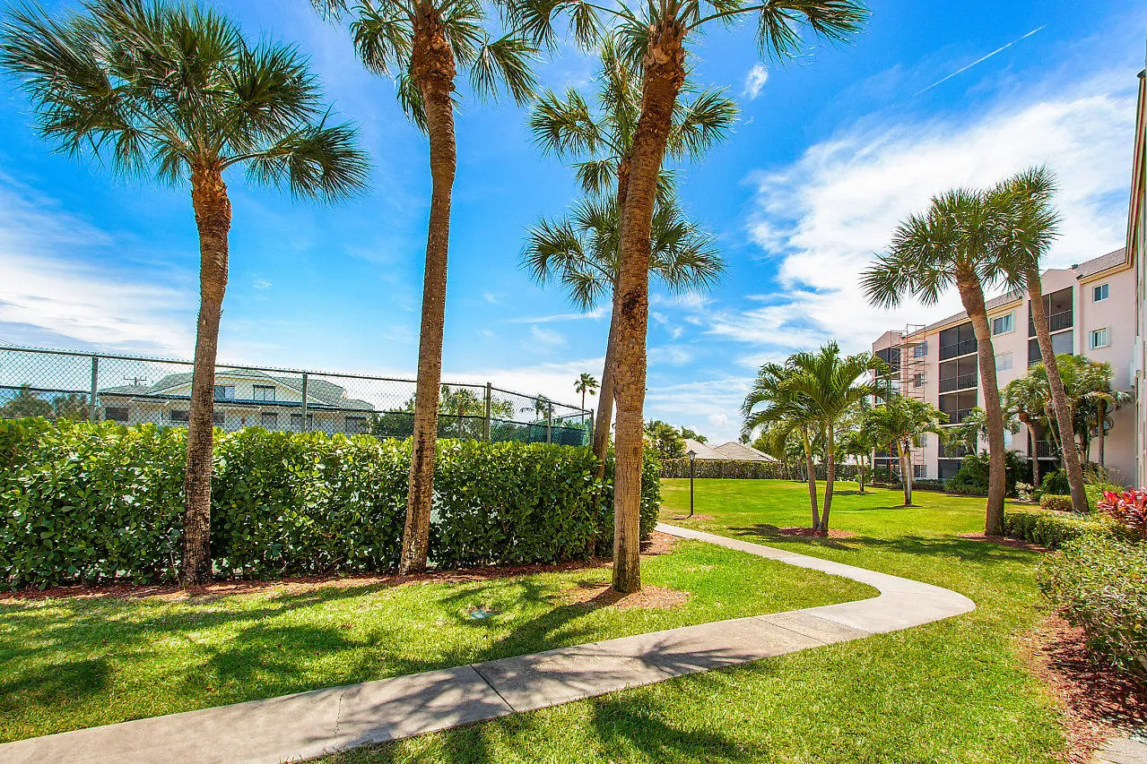 022-275PalmAve-Jupiter-FL-small