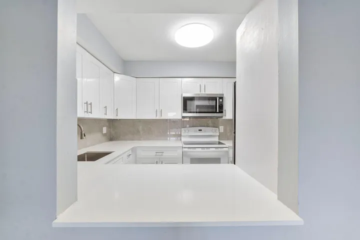 Pass through to kitchen