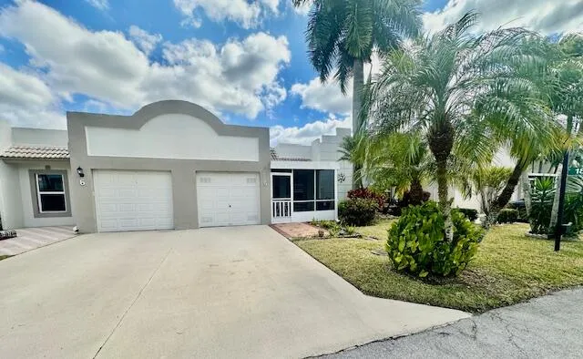 Villa w/1 car garage