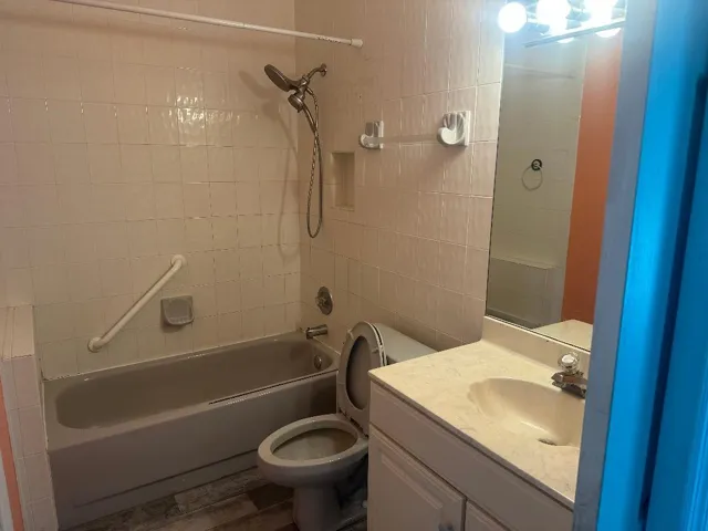 85 bathroom 2