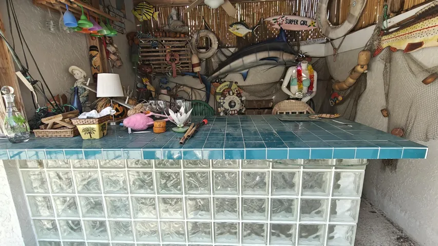 Pool Bar