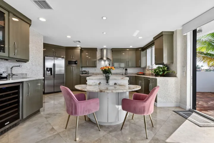 Onyx Island Eating Area
