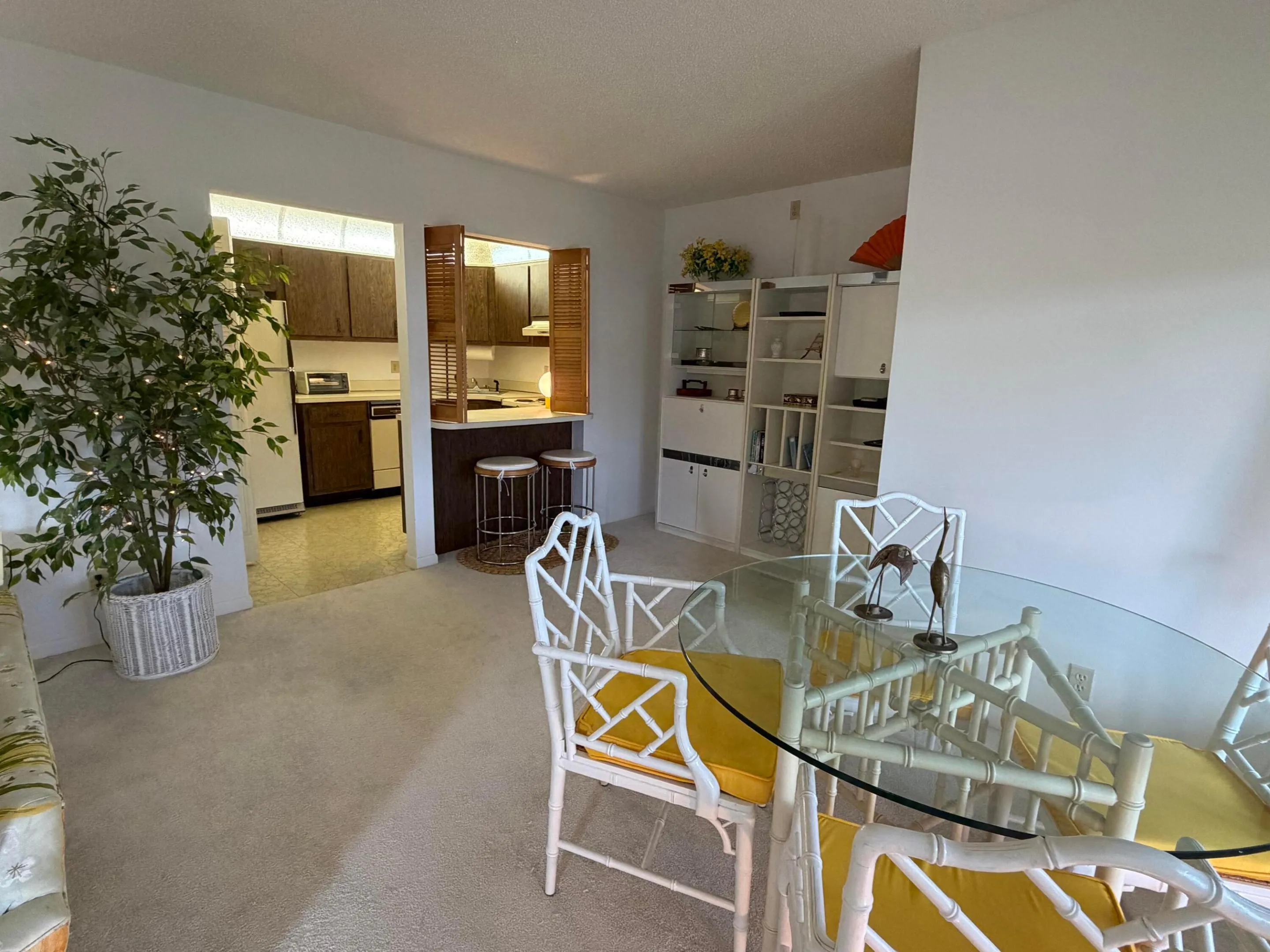 Spacious Breakfast Room