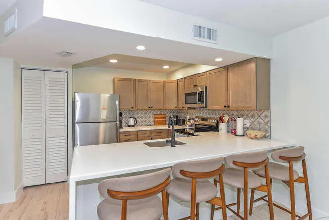1605 US1 Apt E103 Jupiter FL-small-008-0