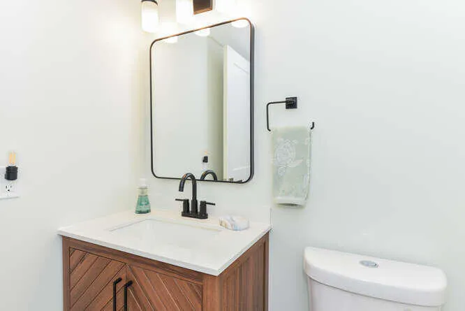 1605 US1 Apt E103 Jupiter FL-small-019-0