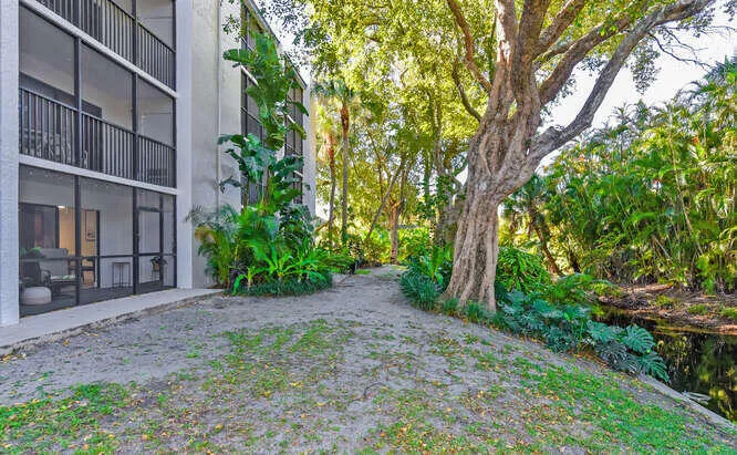 1605 US1 Apt E103 Jupiter FL-small-013-0