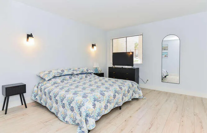 1605 US1 Apt E103 Jupiter FL-small-020-0