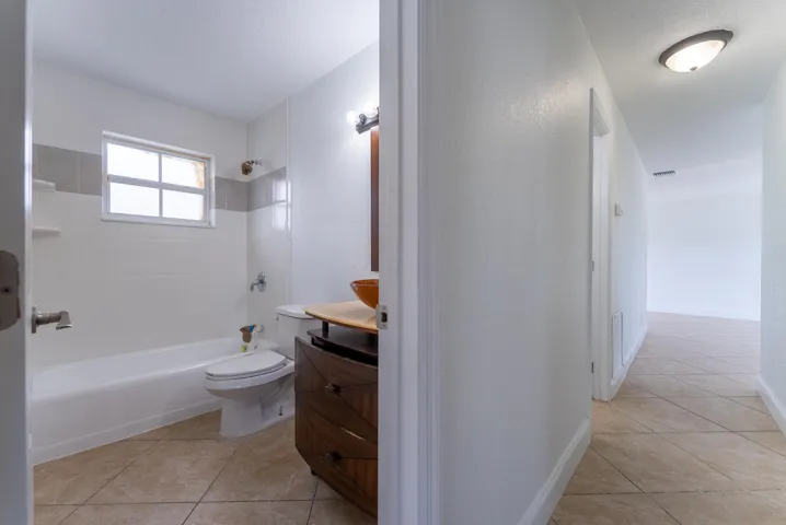 Bathroom 1 / Hallway