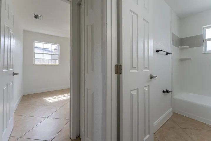 Bedroom 1 / Bathroom 1