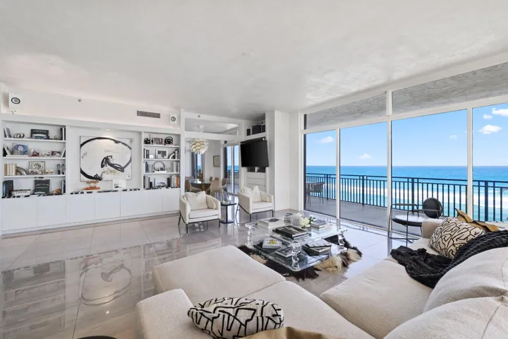 Expansive Sitting Area