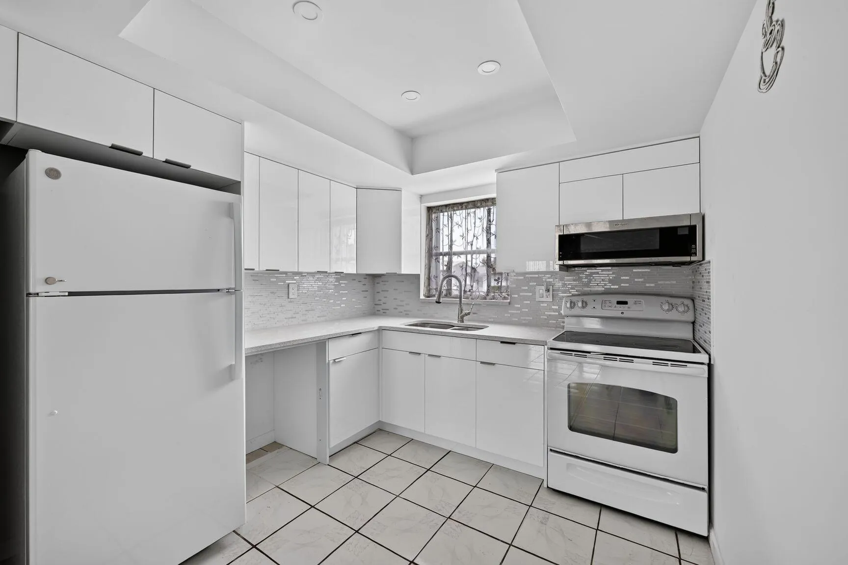 2965 Crosley Dr - Kitchen