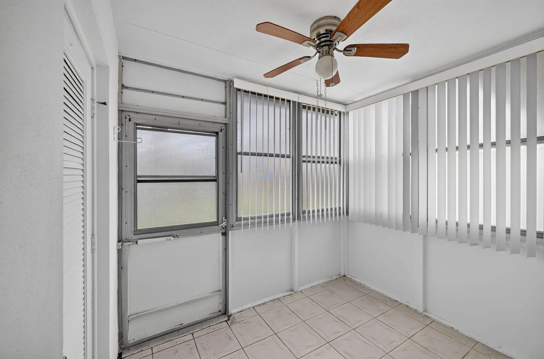 2965 Crosley Dr West - Porch