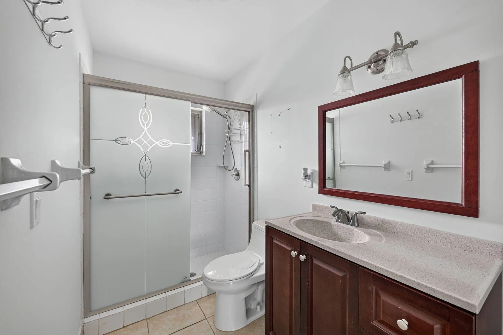 2965 Crosley Dr W - Bathroom