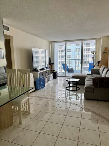 Dining/living room