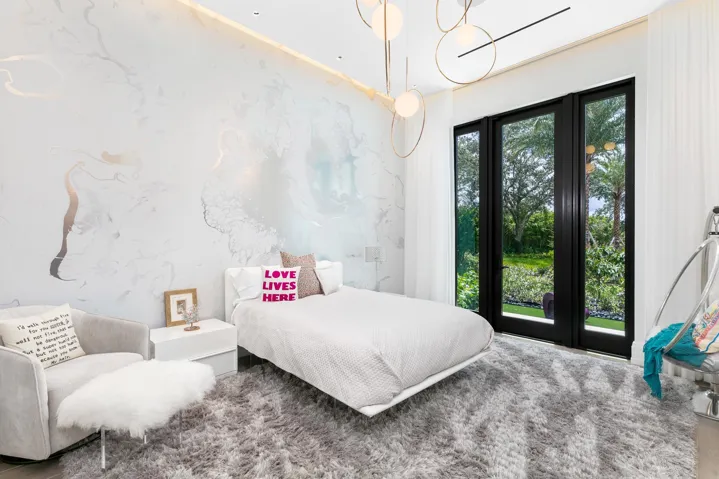 Guest bedroom