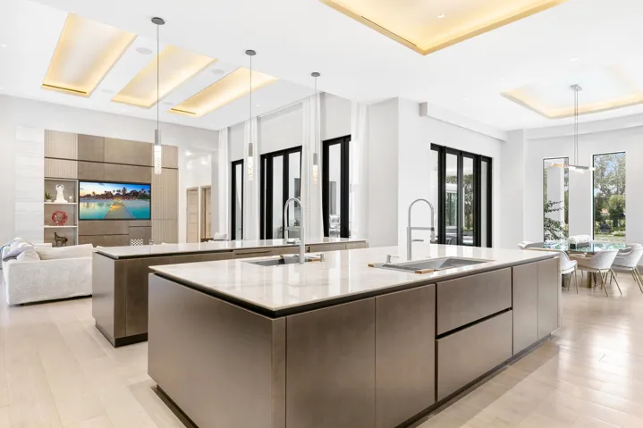 Gourmet kitchen