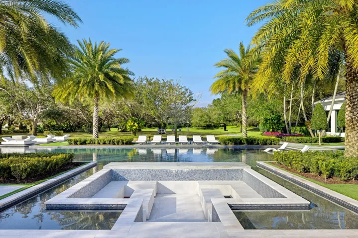 Pool conversation pit