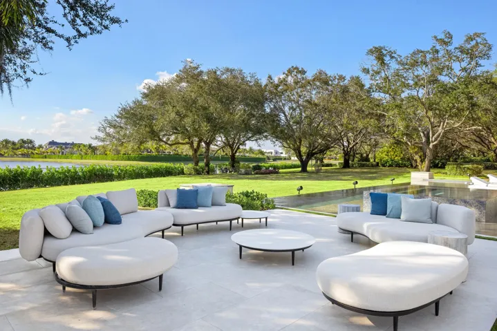 Outdoor lounge