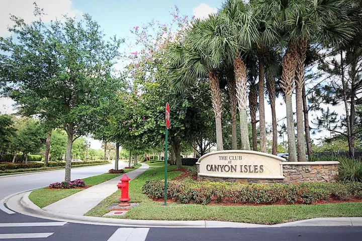 Canyan Isles Entrance