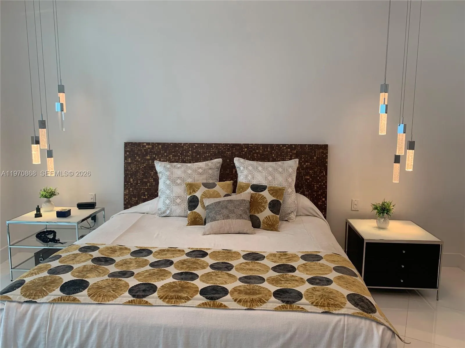 King size bed