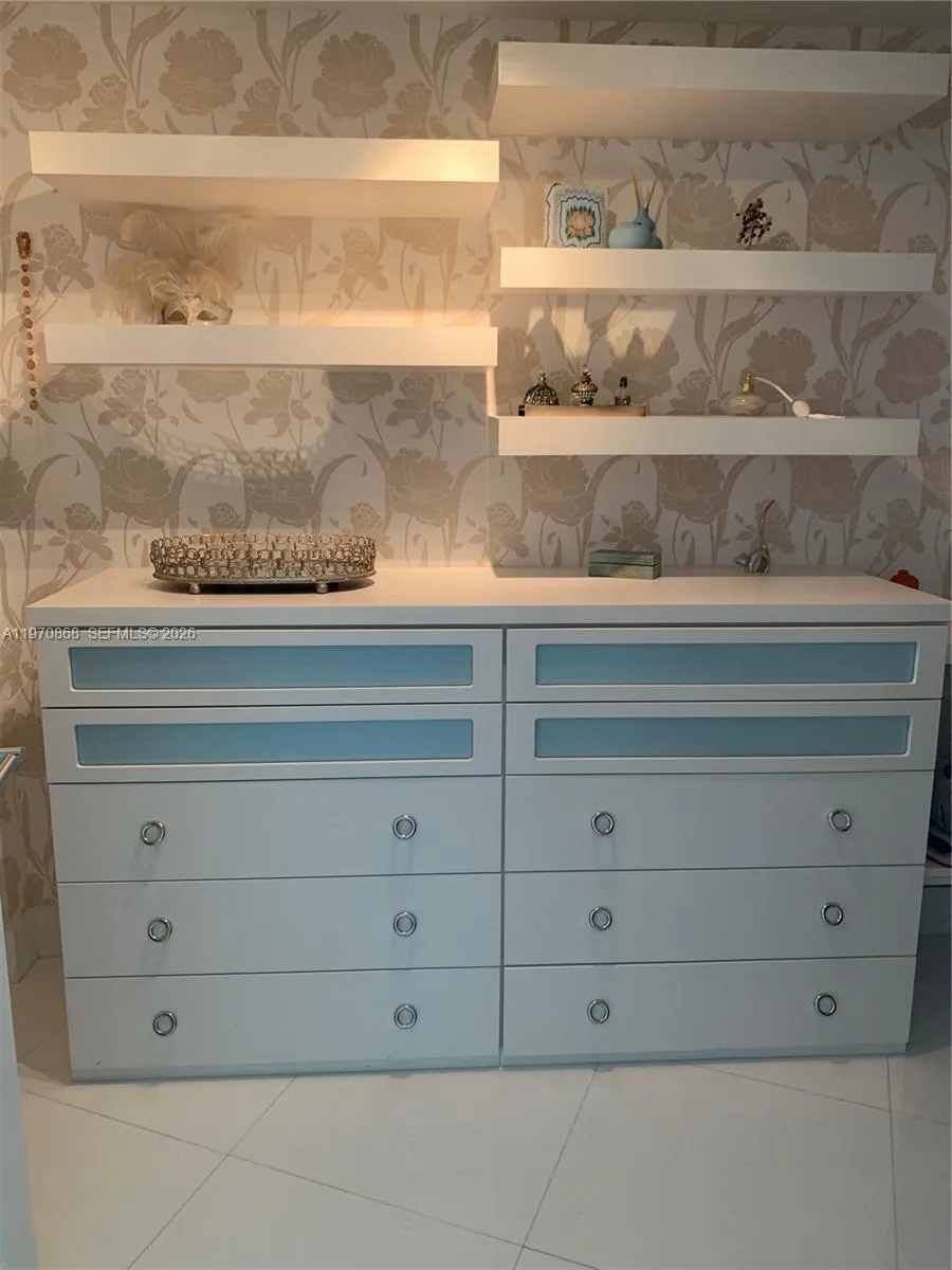 walk-in closet