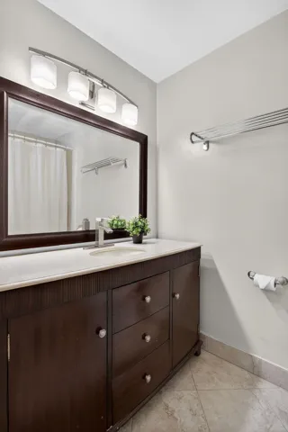 Guest/2nd Bath