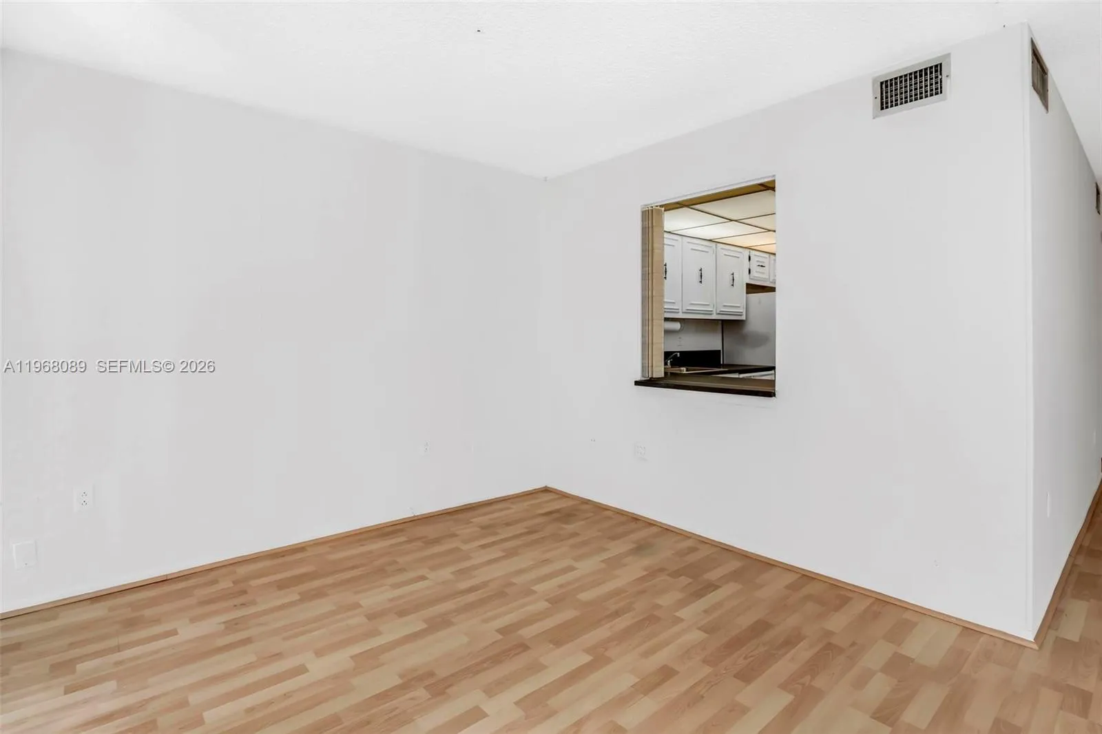 Den/2nd Bedroom