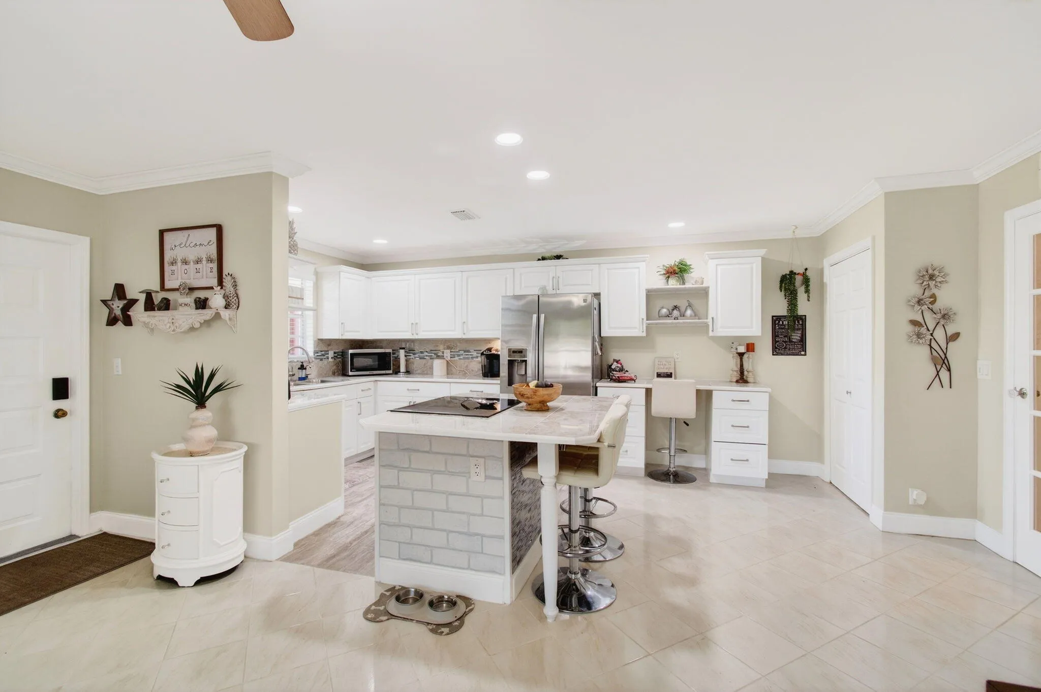 Open concept kitchen (5)